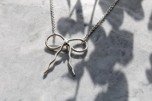 Bow Necklace